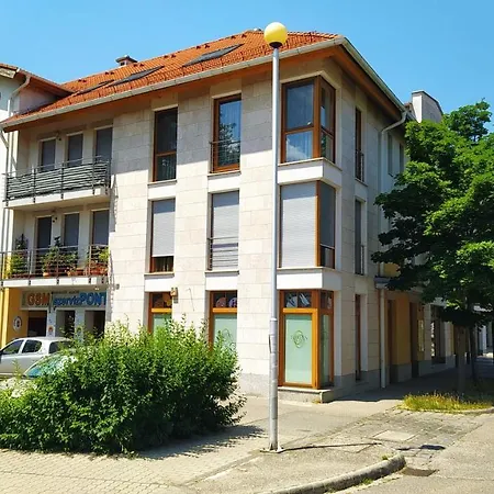 Apartment Belvarosi Toth Apartman *